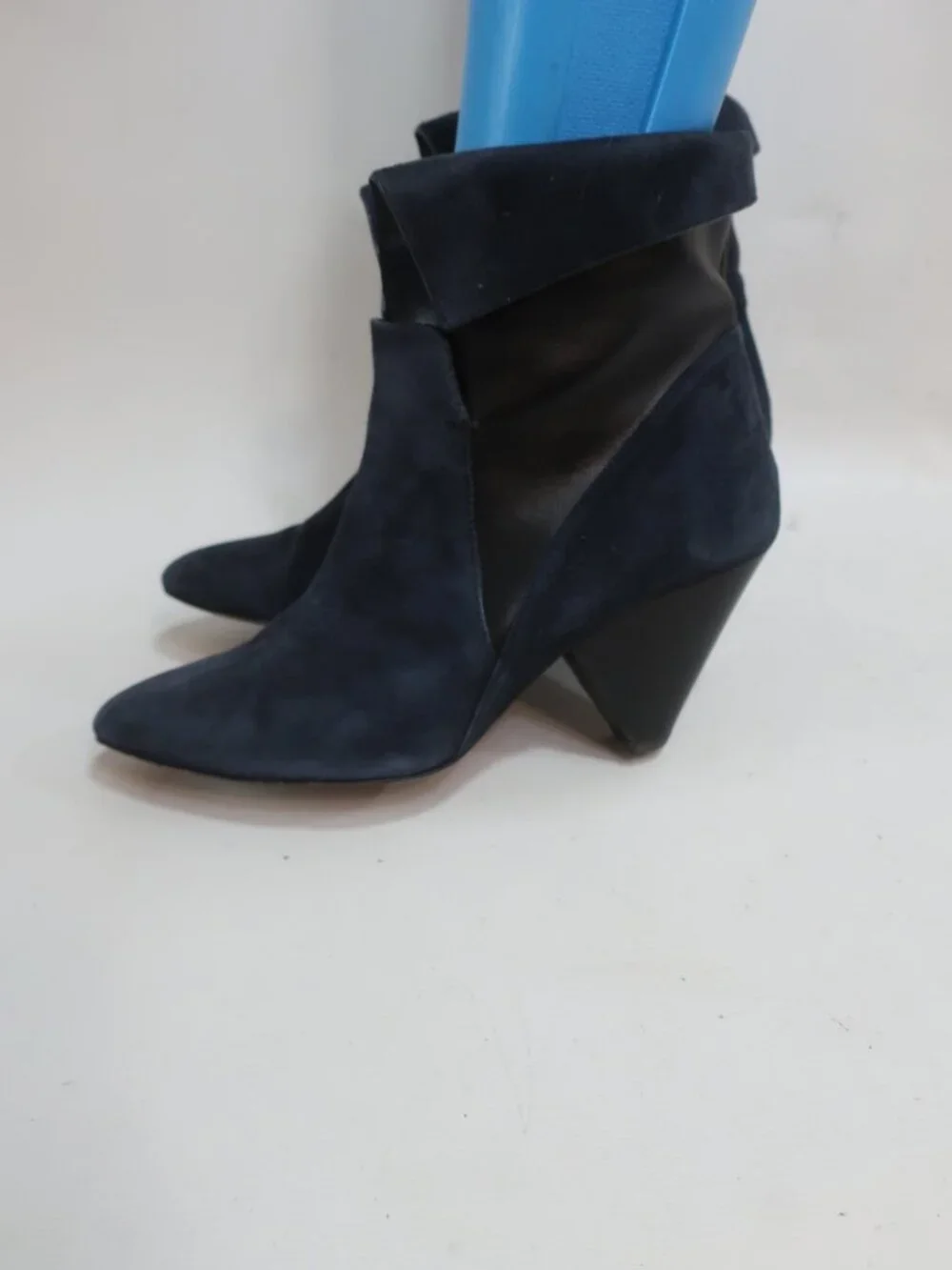 Womens Veronica Beard Laurel Navy Suede Cone Heeled Ankle Booties 38 US/7.5